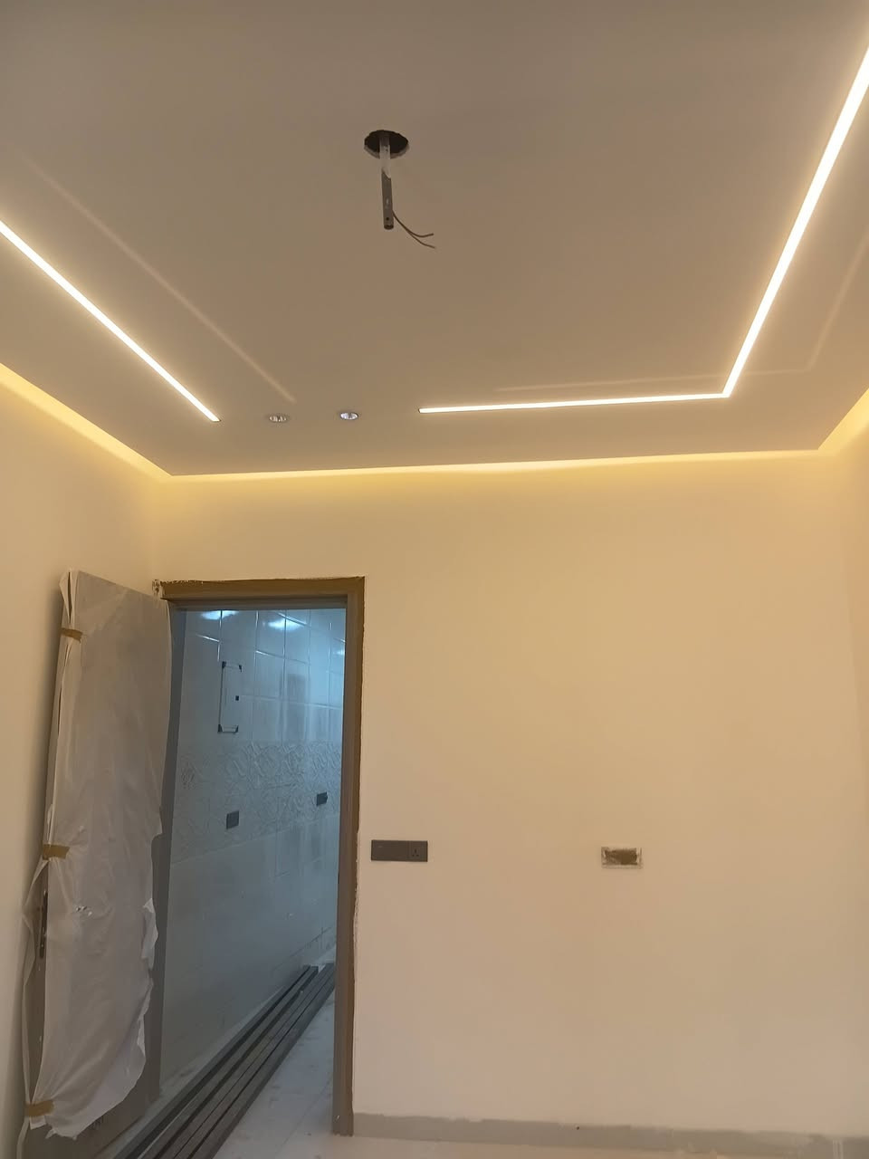 سلام عليكم نعمل في صباغه والديكورات جمس بورد نشتغل كافه الاصباغ داخلي وخارجي وانسب الاسعار كل ماعليك الاتصال والتزام بل موعد اتصل ***********ابو محمد صباغ واتساب موجود
