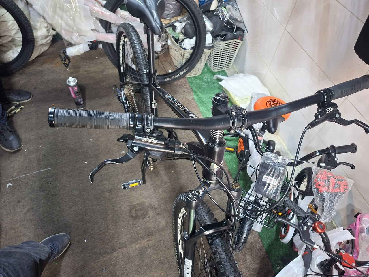 دراجه حجم 29
بريكات دهن عيملاق 
12 گير 
اطارات عريض 
دبل قفل فتح المنيوم mode zoom
إطارات  اندلسية 
براكيت bucklos 
عنوان اربيل سوق باسكيلات مقابل گراج سلام 
متوفر توصيل كافه لكل محافظات عيراق 
واتساب موجود *********** 
سعر نهايه  360 دولار
