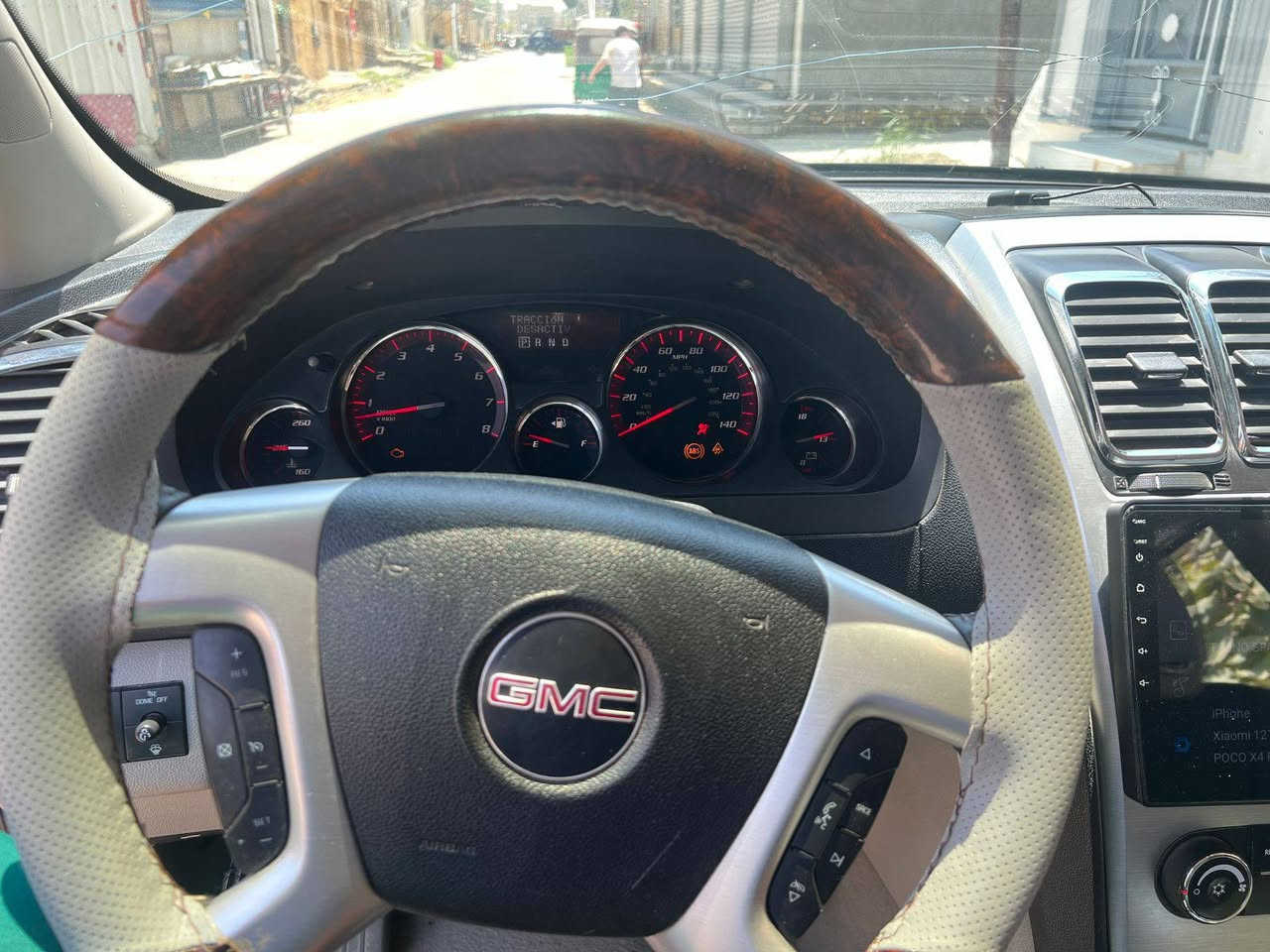 السلام عليكم جمسي أكاديا موديل 2009 سبعه راكب محرك 3600 وارد امريكي ضرر خفيف بل جاملغ مال السائق  بس بيهه خلل بل قاعده يعني يرادلهه قاعده مال فيوزات على مود تبقه على بينه
بيع او مراوس حسب القناعه 
العنوان الرفاعي 
الارقام 
***********
***********
