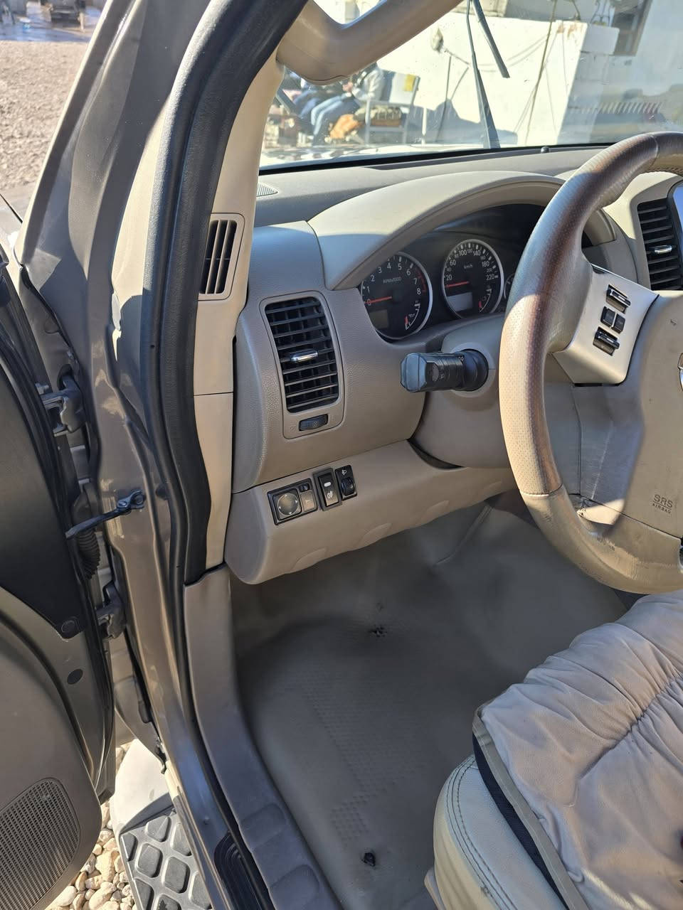 نسيان باتفندر بيع او مرواس باجيرو 
2008 خليجي 
LE فول مواصفات 
كشنات كهرباء
مري كهرباء 
كاميرا 
صندق شفط 
دمام 
فتحه 
6 سلندر 
مكينه 4000
فور ويل 
كشنات بلادي جلد لون بيجي 
شادلها نوزلات مال سوناتا تقليل الصرف 
هزه وسنويه جديده قبل شهر 
باسمي  
الصبغ 
فقط الجاملغ الخلفي عكس السائق
تدفئه تبريد 
دشبول ارمادا


**إذا كنت صاحب هذا الإعلان وتريد حذفه لأي سبب، رجاءا أرسل رسالة إلى الدعم الفني**