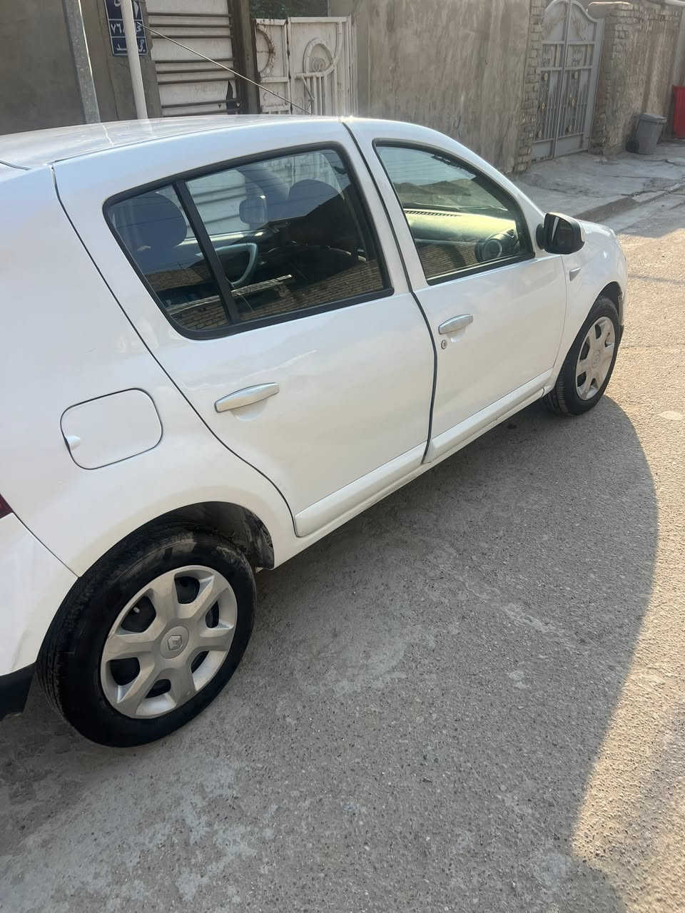 للبيع رينو سانديرو موديل 2012، بحالة ممتازة. السيارة بمحرك 1600، قير اوتماتيك  ميكانيكي ، ماشية 52  ألف كم فقط. تخم تاير 
للاتصال ***********
 بغداد مكان رئاسة العبيدي 
السعر 62 وبيه مجال
