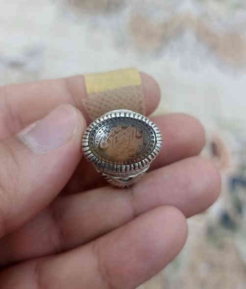 السلام عليكم يماني حر تحفة مخطوط خط احترافي موقع بأسم الخطاط (يافاطمة الزهراء اغيثيني) صياغه ثقيله سعر 70 مكان ناصريه توصيل موجود ***********
