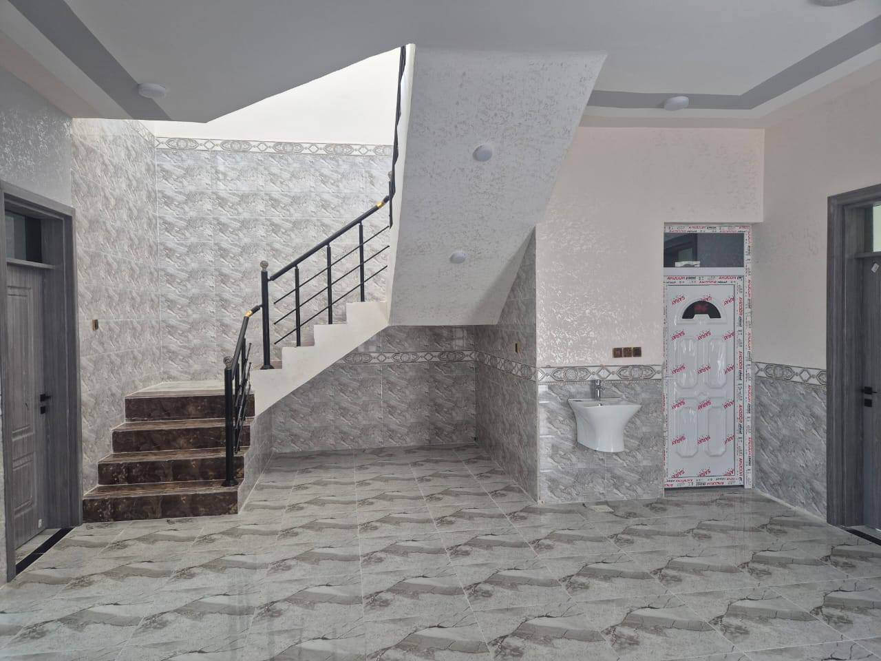 🏡 دار للبيع – الرمادي / ال6 كيلو  قرب  المدينة المميزه 

 علماً البيت صفر

🔹 يتكون الدار من طابق واحد 
•  غرفة نوم عدد 2
• استقبال
• صالة
• مطبخ حار وبارد 
• حمامات داخلية خارجية 
• كراج

شارع 10 متر 

✅  بناء حجر
  سنة البناء 2025 / 2026 

✅  جنس العقار   طابو صرف  بل 29 الف  تنازل مباشر 

📏 المساحة الكلية: 240 متر 

💰 #السعر  120  مليون – قابل للتفاوض.
ــــــــــــــــــــــــــــــــــــــــــــــ

للمزيد من التفاصيل يمكنكم زيارة مكتبنا 

مكتب سنتر 40 للعقار 
   في  الرمادي  شارع 40  مقابل ماركت القيصر 

او الاتصال على الارقام التالية  

 ***********   فراس  
 ***********   أبو جود 
 ***********   أحمد 
 

نستقبل من حضراتكم كافة العروض العقارية 

رضاكم أهم أهدافنا
