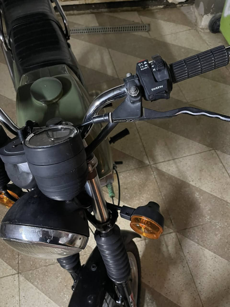 سلام عليكم 82 للبيع رقم وسنويه سايس 3مكان واسط العزيزيه 
سعر ثنين وربع وبيه مجال /***********
