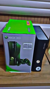 اكس بوكس ٣٦٠ • ٧٠ لعبة • هارد خارجي ١ تيرا
