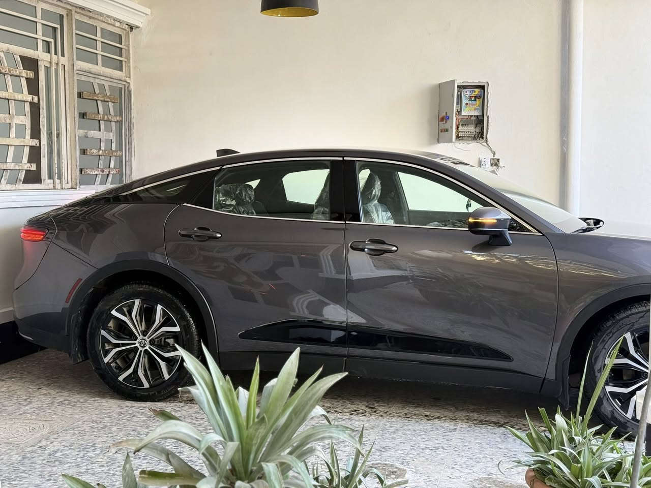 السلام عليكم
تيوتا كراون 2023هايبرد

السياره وارد امريكي كلين ومغلفه نانو
 

رقم بغداد الجديد بسمي شخصين

ماشيه 66حقيقي

 وتحكم بالكشنات الخلفيه

تدفئه وتبريد كشنات وباقي المواصفات المعروفه 

 تنفس طبيعي السياره 

مكان السياره بغداد الرصافه)

- [ ] السعر/295وبيهامجال

- [ ] الرقم ***********
