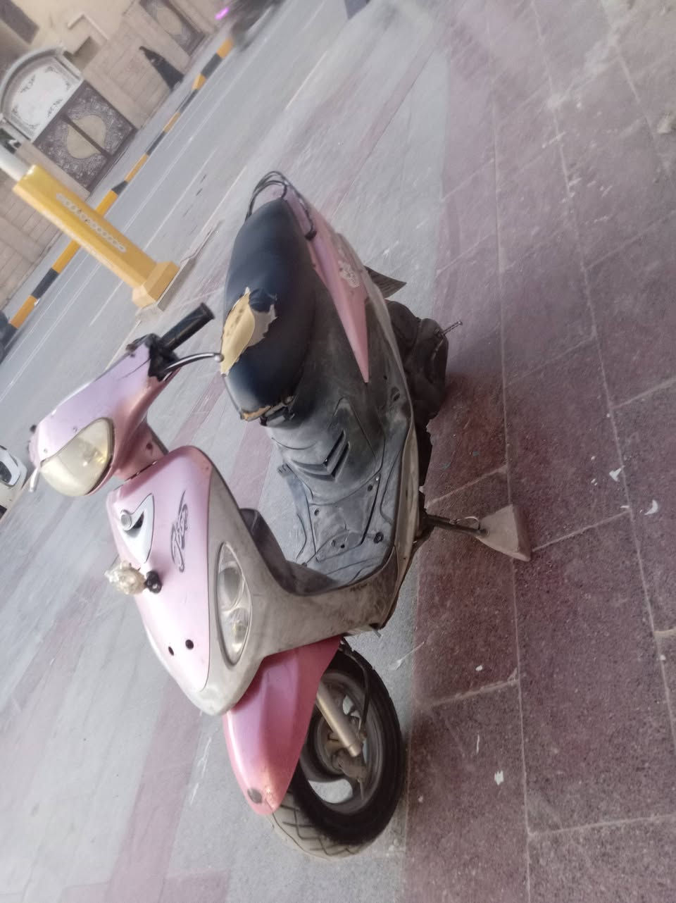 هنالسلام عليكم ماكس منغولي للبيع او مراوس بـ(عدله او بوليس)  
دراجه كامله مكمله نكرة سلف هندرر واحد
 شلعه ومعدل 
كهربائيات كامله لايت بك لايت اسكنات
 مكاني ناصريه مركز 
حاليا يومين بـ سوق الشيوخ
 ***********
