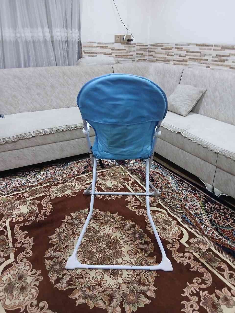 کورسی نانخواردنی مناڵ زۆر پاک و بێعەیبە قایشی بەستنەوەی چوارلای هەیە ، بچوک ئەکرێتەوە بۆناوسەیارە 
زۆر مەزبوت و بێعەیبە
سعریشی زۆر گونجاوە قفڵی 20 هەزارە بێ معامەلە
سلێمانی ، گەیاندن هەیە*********** السليمانية, العراق
