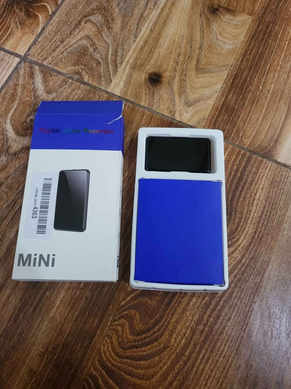 ڕیکۆردەری دەنگ 64GB بالەی بەکارنەهاتوو بۆ خوێندکارو ڕۆژنامەوانەکان 23000 دینار قفڵ کەمی نیە ناونیشان سلێمانی ڕاپەڕین تەنیشت میران سیتی السليمانية, العراق


**إذا كنت صاحب هذا الإعلان وتريد حذفه لأي سبب، رجاءا أرسل رسالة إلى الدعم الفني**