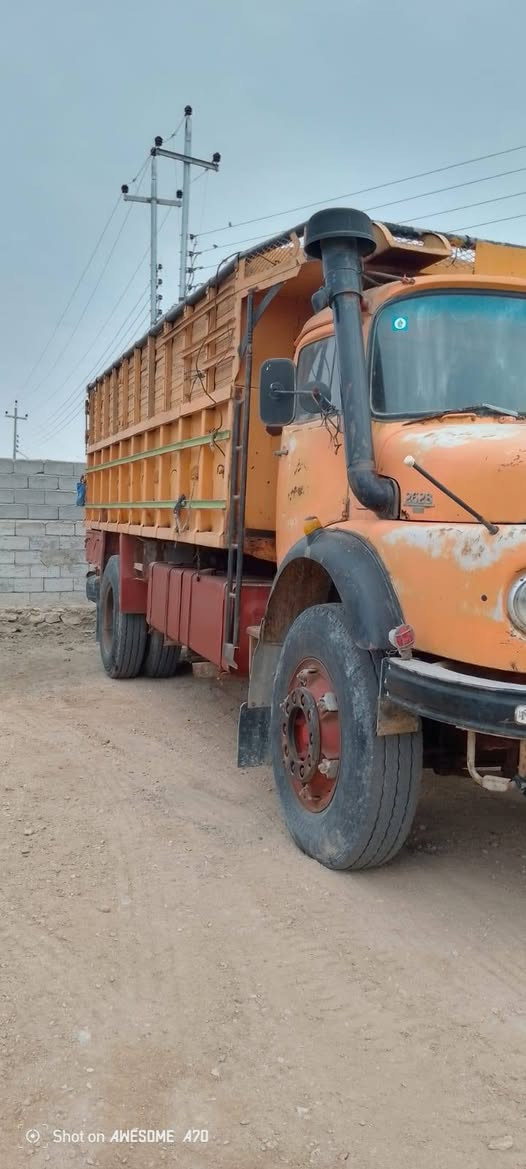 السلام عليكم
مرسيدس قجمه للبيع
تك اكسل 
كير بلادي ٢٥ شلعه
موديل ١٩٨١
مكان السيارة السماوة 
*********** مالك السيارة
مكلف بالنشر
