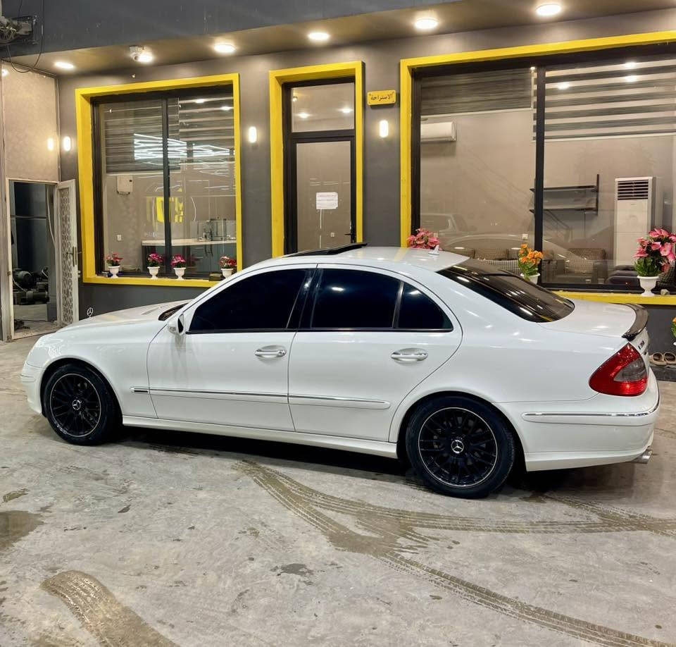 مارسدس W211 E350 2007
وكالة خليجية ELEGANCE
اللون ابيض داخل جلد عسلي 
مكينة ٦ سلندر ٣٥٠٠ تنفس طبيعي 
كير ٧ نمر وضعية سبورت وكمفرت 
نظيفة جدا سيرفس كامل صفر مسج 
وكالة خليجيه بدون حادث   
دفع خلفي المرغوب، تحكم ستيرن
ستيرن كهرباء ، فتحة ، برده خلفية كهرباء 
لايت داينمك ، بلوجكتر سمارت 
زراك لايت ، جام ازرق اوتو 
كشنات جلد كهرباء خزن ميموري
حساسات امامية خلفية ، اوتو هولد
ويل ١٧ ، تاير عالي ، صدر جديد 
ارضيات شركة تبريد ثلج 
 بدون اي نقص 
رقم بغداد باسمي
العنوان بغداد
 سعر $١٥٨
تواصل ***********
