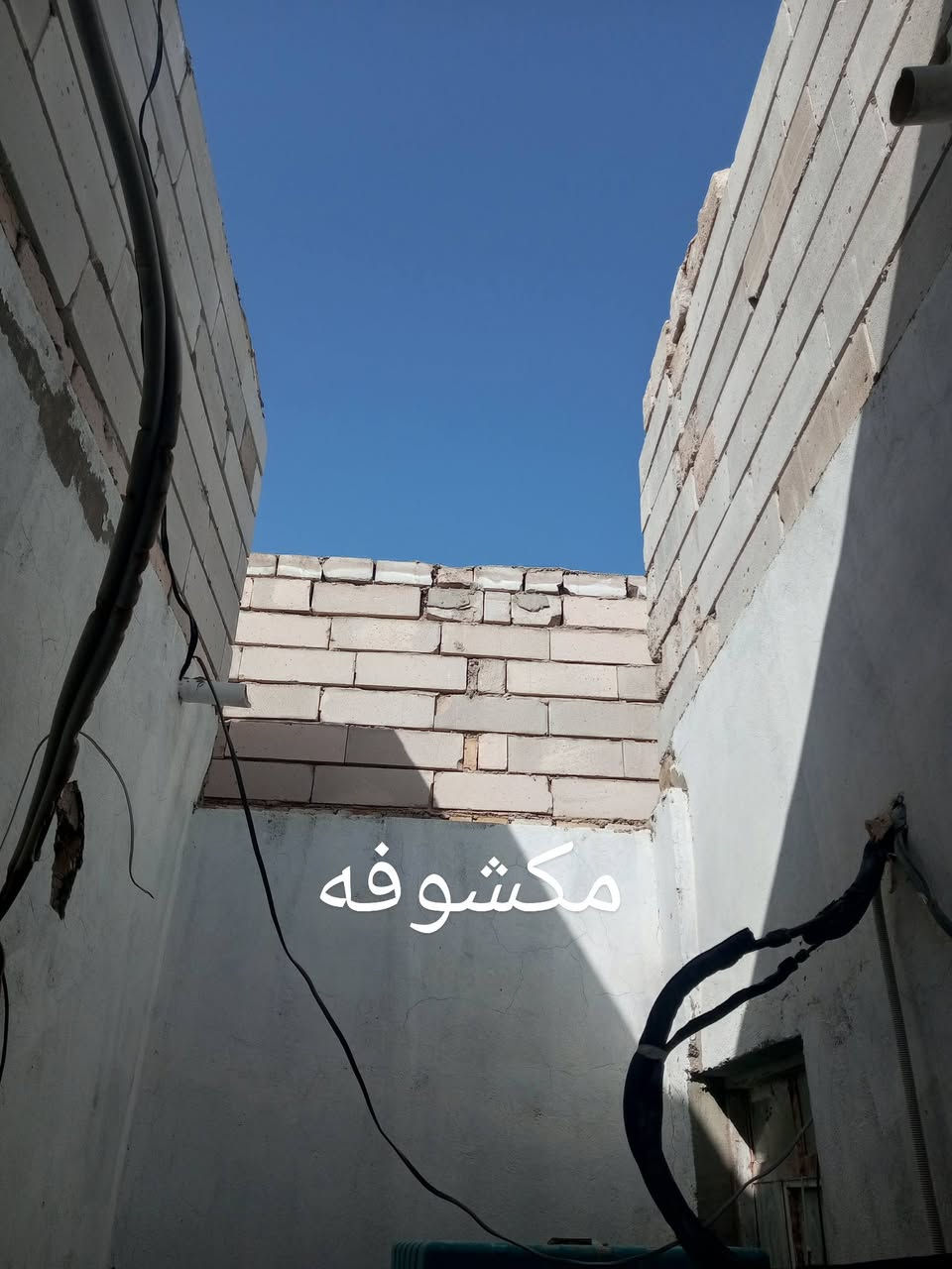 السلام عليكم دارمعروض للبيع طابوزراعي
الموقع شارع اسواق تلعفر 
المساحه 330م
يحتوي على 3غرف نوم +صاله +ستقبال +مطبخ +حمامات خارجيه +حمامات داخليه 
البيت كامل الأرضيات كاشي 
كلشي ماعايز 
كهرباء والماء والمجاري  وتبليط
السعر 36
الاستفسار اكثر الاتصال على الرقم التالي اوواتساب 
***********
