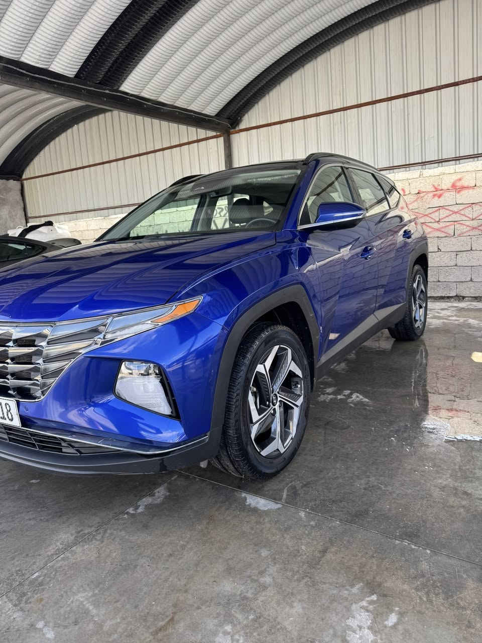 السلام عليكم
هونداي توسان للبيع فقط 
موديل 2023
وارد امريكي  حادث بنيد نفسه مصبوغ 
 السياره اني مستوردها ع ايدي طلع بيها باب كلير فقط 
ايرباك استيرن فقط 
ماشيه 27mi
فول لمتد 
بانوراما كشنات تدفئه تبريد ستيرن تدفئه كشن خلفي تدفئه خزن ميموري جنطه شفط كير بصمه 
تحكم عن بعد تتقدم وترجع 
بيها هواي مواصفات 
السعر 197بيها مجال قليل 

رقم بغدادباسمي  
العنوان بغداد المحموديه 
***********
***********
