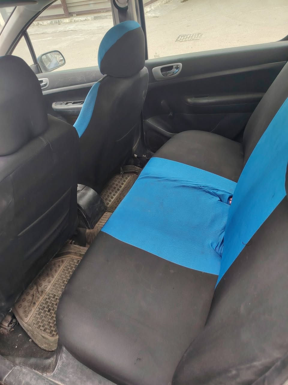 سلام عليكم
بيجو فرنسي ٣٠٧ موديل ٢٠٠٤ مكفوله محرك كير كهربائيات فيت بم جديد باتري جديد فقط كشر تعبان بيهه نواقص بسيطه  سعرهه ب ٤٢ وبيهه مجال

***********
