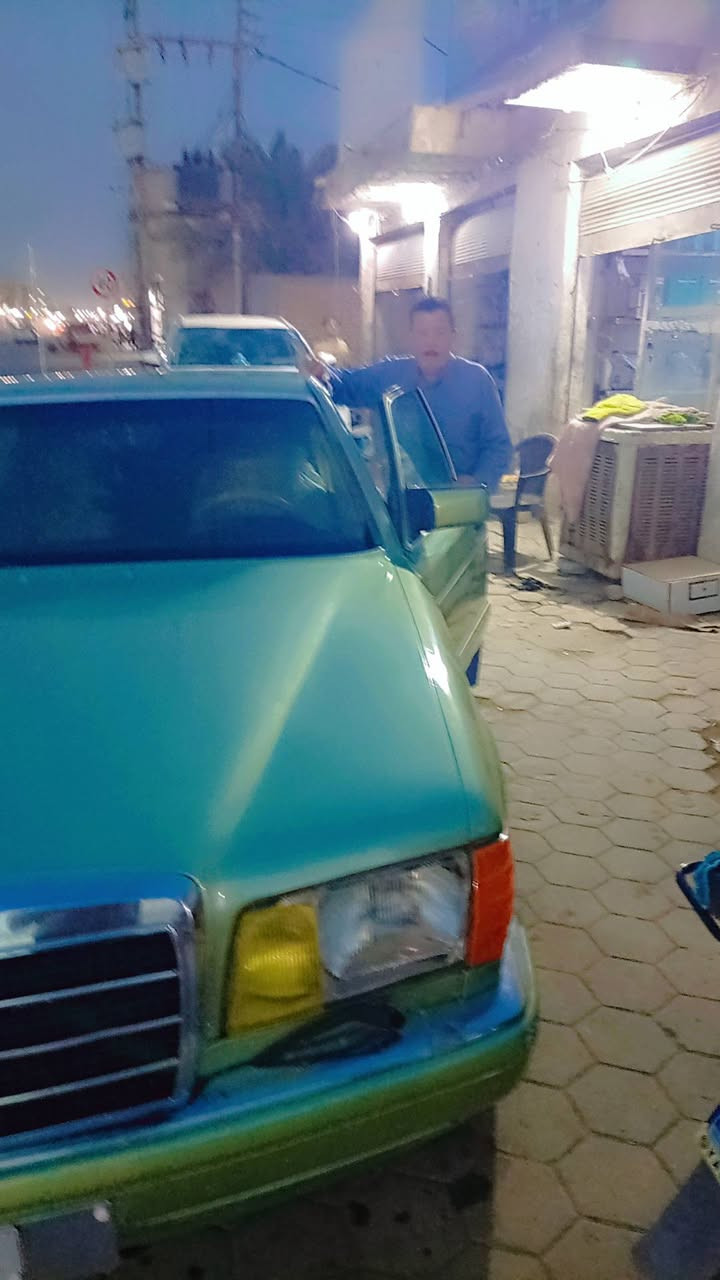 السلام عليكم مارسدس جانبوا موديل 90 راعيه يريد تحويل صبغ عام محرك 3000 ديلكوا حداديه زينه دواخل حلوه تبريد شغال تخم تاير كهربائيّة كامله السعر 58 وبي مجال مكان الناصريه مركز تلفون ***********.والنت موجود يرهم مراوس
