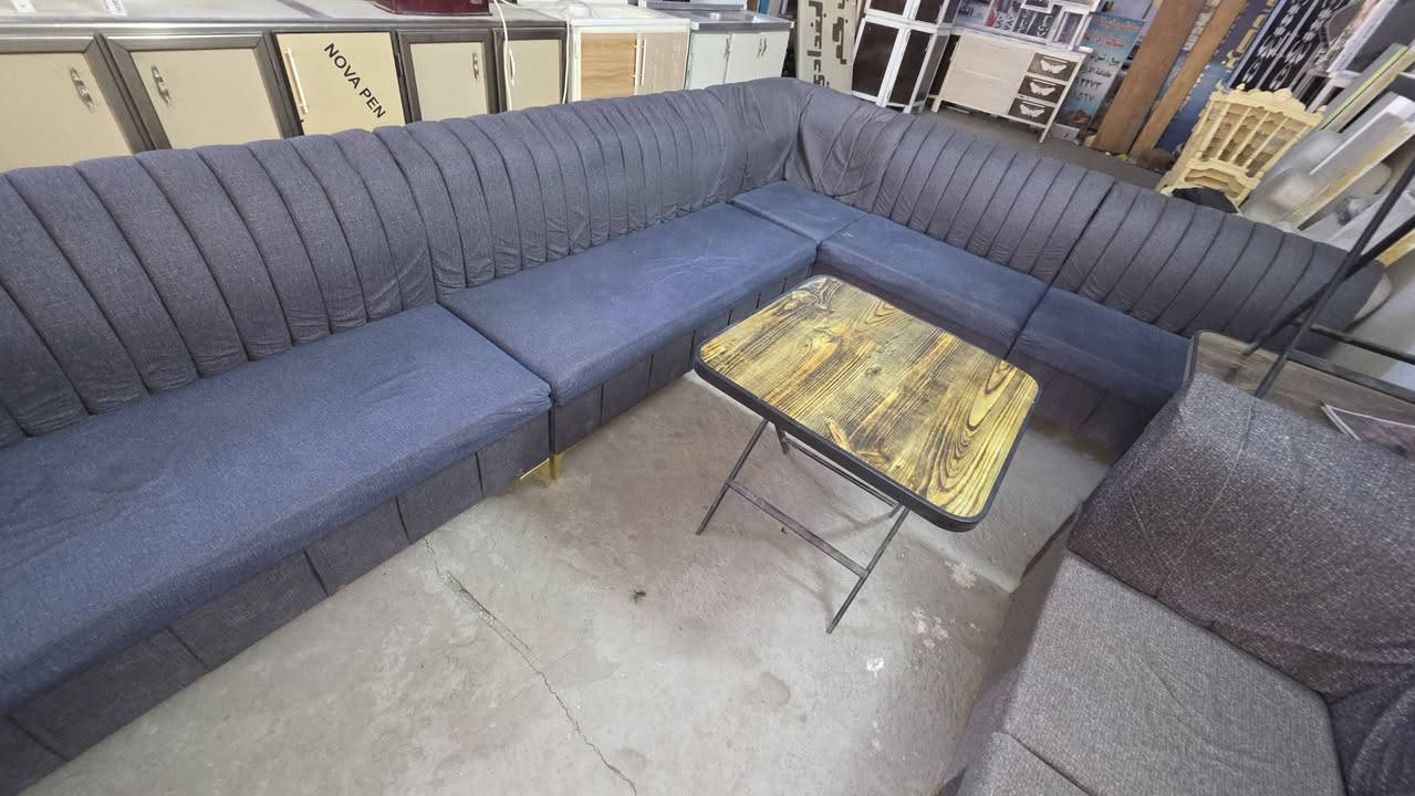 ديوان مستخدم للبيع 11مقعد مابيه اي خلل نضيف السعر ب185العنوان كربلاء حي العامل نهاية 🔚 السوق قرب جامع اهل البيت معرض بركات ال محمد عليهم السلام والتحيه هاتف 📞 ***********
