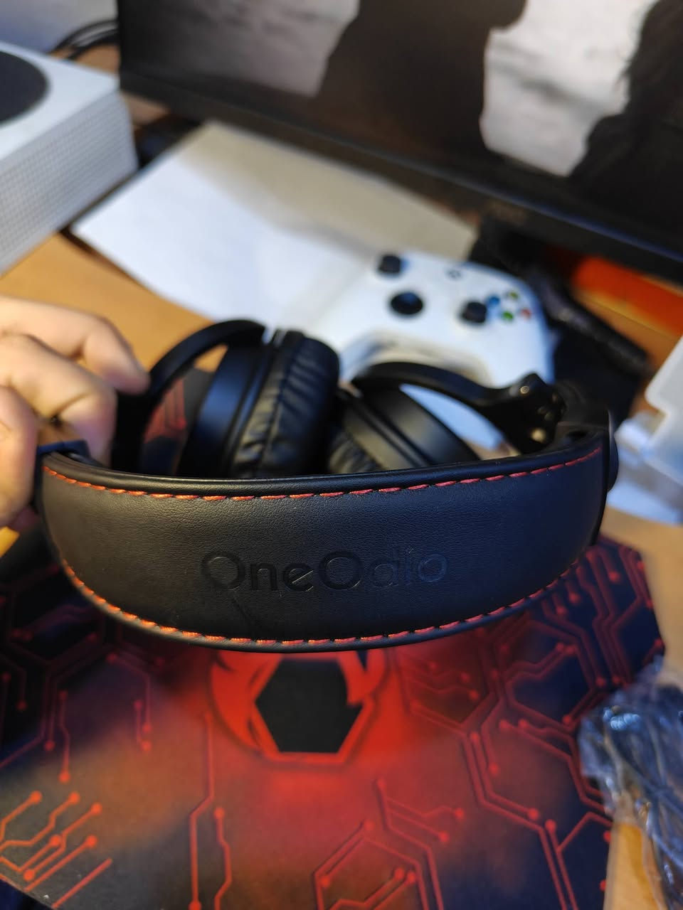 سماعة OneOdio Studio Wireless C الاحترافية 🎧
اهل الـ Gaming، التصميم، أو عشاق الأغاني.. هاي السماعة لقطة!
✅ شحنة تطول لحد 110 ساعة (أقوى بطارية بفئتها).
✅ تشتغل بلوتوث 5.1 و تشتغل واير (Aux).
✅ صوت Stereo نقي جداً مع Bass قوي.
✅ تصميم مريح جداً للاستخدام الطويل وتنكف للحمل.
الحالة: اوبن بوكس
السعر: [40 الف] وقابل للتفاوض البسيط


**إذا كنت صاحب هذا الإعلان وتريد حذفه لأي سبب، رجاءا أرسل رسالة إلى الدعم الفني**