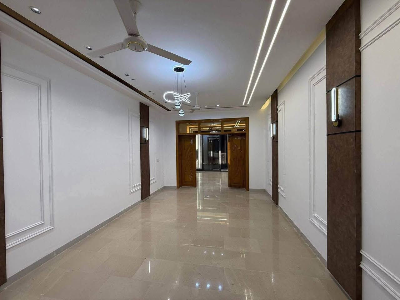 🧿اللهم صل ع محمد وال محمد🧿 
دار للبيع المساحة ٢٠٠متر. طابقين في حي الغري النجف الأشرف 
طابقين vip اربع غرف نوم مودرن 
موقع مميز وسعر مناسب 
للاستفسار مراجعة مكتب الدر أو الاتصال ع الأرقام المذكورة 

***********ابو عباس الجليحاوي 
يتوفر واتساب 
***********حسين الاعسم 
يتوفر واتساب 

#نستقبل_عروظكم_العقارية_في_كافة_احياء_النجف_الاشرف_اهلاً_وسهلاً النجف, العراق
