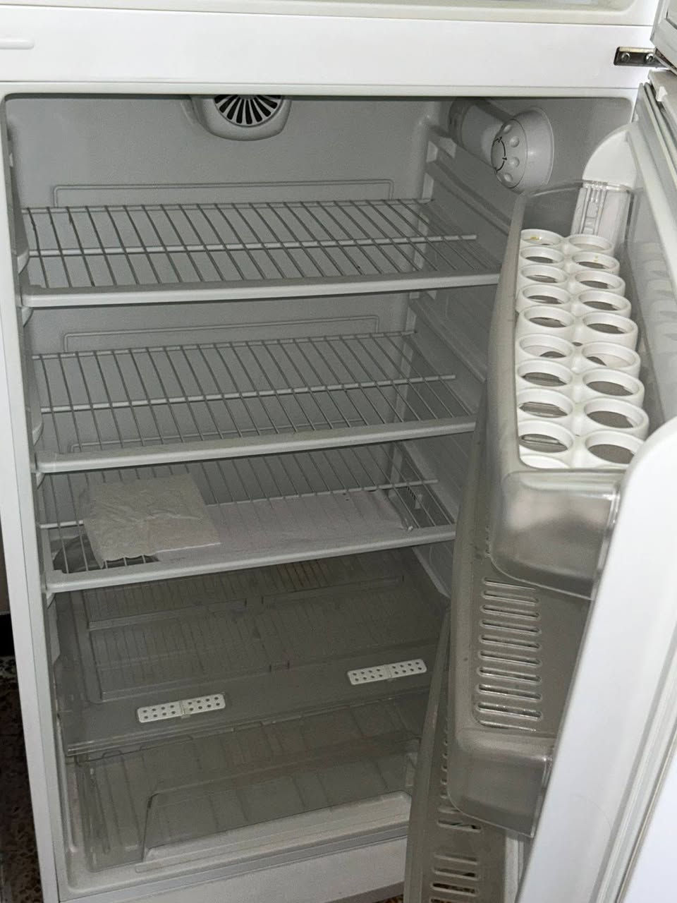 ثلاجة نوع بيكو مستعملة نظيفة جدا السعر ٢٥٠ الف ***********
