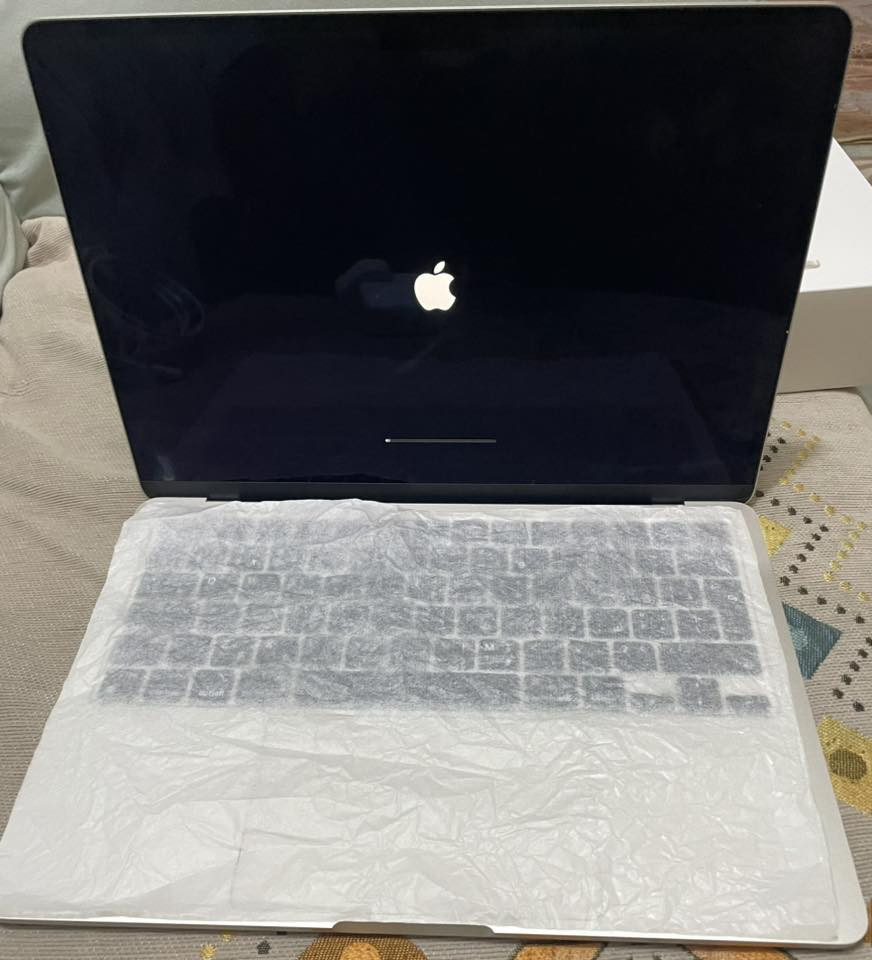 السلام عليكم ماك بك اير M2 مستخدم سبوعين فقط بطاريه 100 شاحن كامله سعرها 900 وبيها مجال مكان كربلاء ماعندي توصيل للتواصل على هاذا رقم***********
