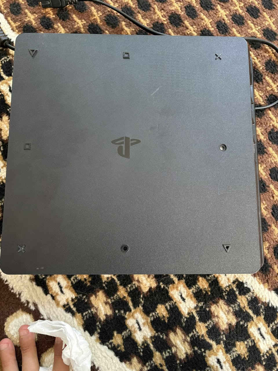 السلام عليكم ورحمة الله وبركاته PS4 للبيع استعمال شهر نضيف جداااااااا 
السعر 250 وبيه مجال لل تواصل : ***********
