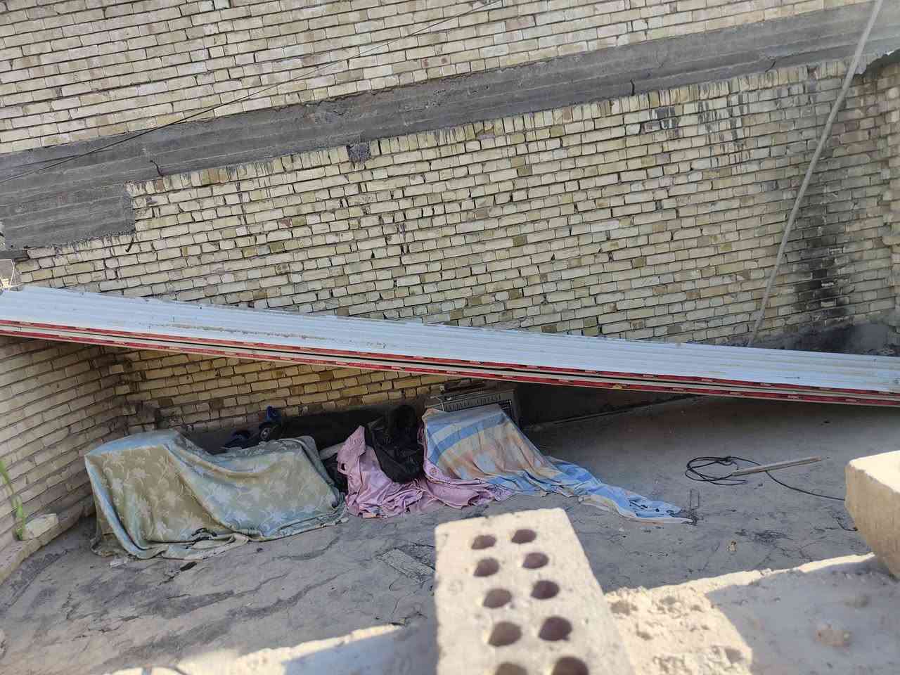 هللبيع سندويج قطعتين كل قطعه تقريبا 7ونص والباب ثكيل تفصال لارتفاع 280 والعرض متر وشخاط 4متر مكاني بلديات ***********
