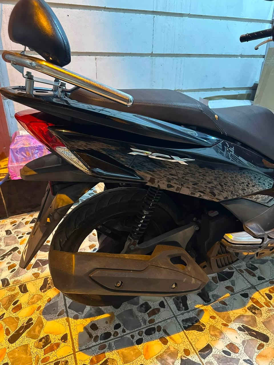 السلام عليكم PCX Honda جيل الثاني مكينة 125 ياباني
للبيع فقط صالها شهر من نازلة من الرمبة اوراقه كاملة 
كفالة عامة من كلشي تاخذة من البيت ماشية 20 
السعر 18 ونص وبيها مجال قليل الشراي يتواصل واتساب فقط 
***********العنوان بغداد ام الاكبر ولغزلان
