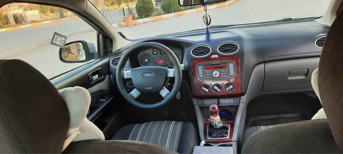 گێر عادی
 بێ تەقەوڕەقە
 دو جام کارەبا 
ڕەقەم باریک سەنەوی تازە 
سێ پارچە بۆیاخ 
بێ ناو بێ ئێرباگ 
گێڕ و مەکینە بە شەرت 
سەیارەکە هیچ کێشەیەکی نیە پێویستم بە پارەیە بۆیە ئەیفرۆشم 
ژ.م/
0772 341 8089 Singapore
