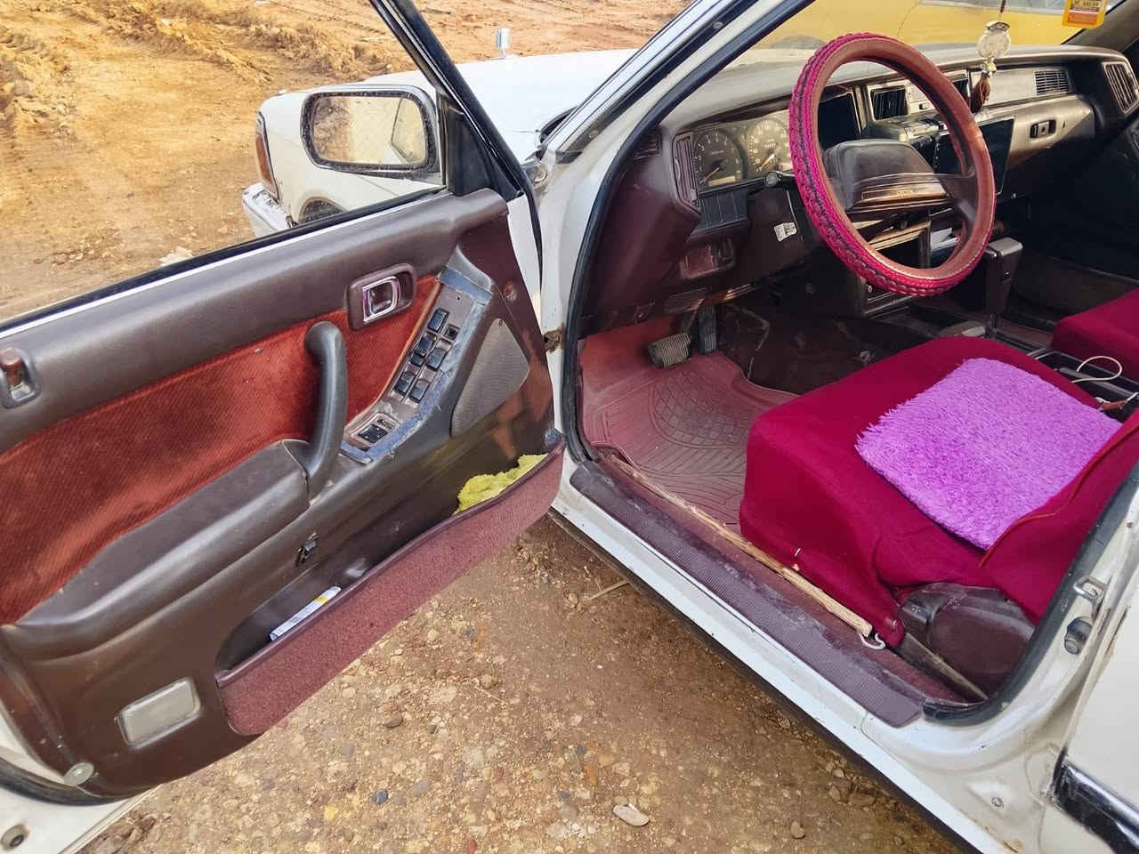 ياره سيدان للبيع مديل 1989 رقم بغداد بسمي أو مراوس مارسدس دب حتى لو اجمل بسكون نظيف سعرها 53 رقمي ***********
