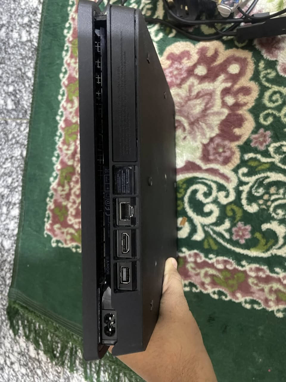 سلام عليكم احبتي
بلي 4PS مهكر بي ١٠ ألعاب لو اكثر  1 تيرا البلي كلش نظيف وما مفتوح بي برغي محتويات البلي كيبل تشغيل وكيبل اجدي وكيبل شحن ومع يدات 2 للاتصال ***********
