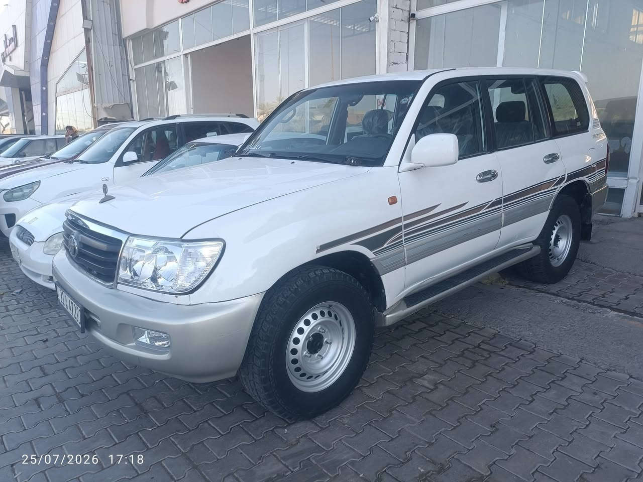 السلام عليكم مونيكا بيع او مراوس موديل 2000 سياره جاهزه تبريد فورويل شغال بدون حادث بيها صبغ قليل كير عادي سنويه هزه جديده قبل كم يوم هزيتها باسم شركه تحويل وكاله مو مشكله عنوان السياره نجف الاشرف سعر السياره 120  ***********
