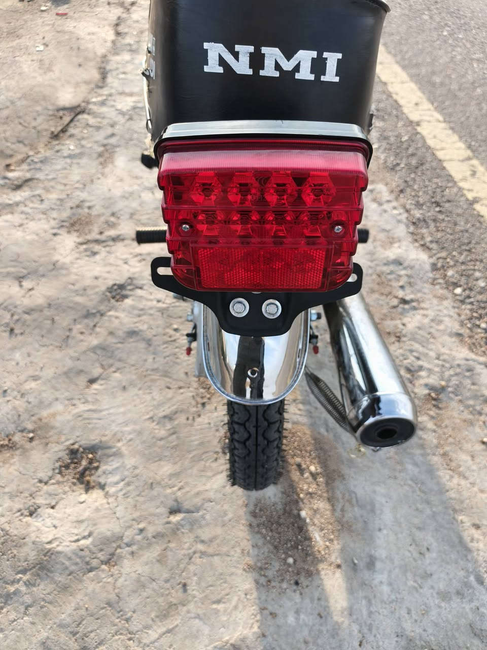 السلام عليكم  ايراني موديل 21 مكينه ناعمه مفتوحه مره كهربايات شغاله تايرات ستوني شادهن وياله جدد
ضايعه اوراقها اكفلك سرقه  ب500وبيها مجال ***********وتساب او تصال. عنوان الكحلاء
