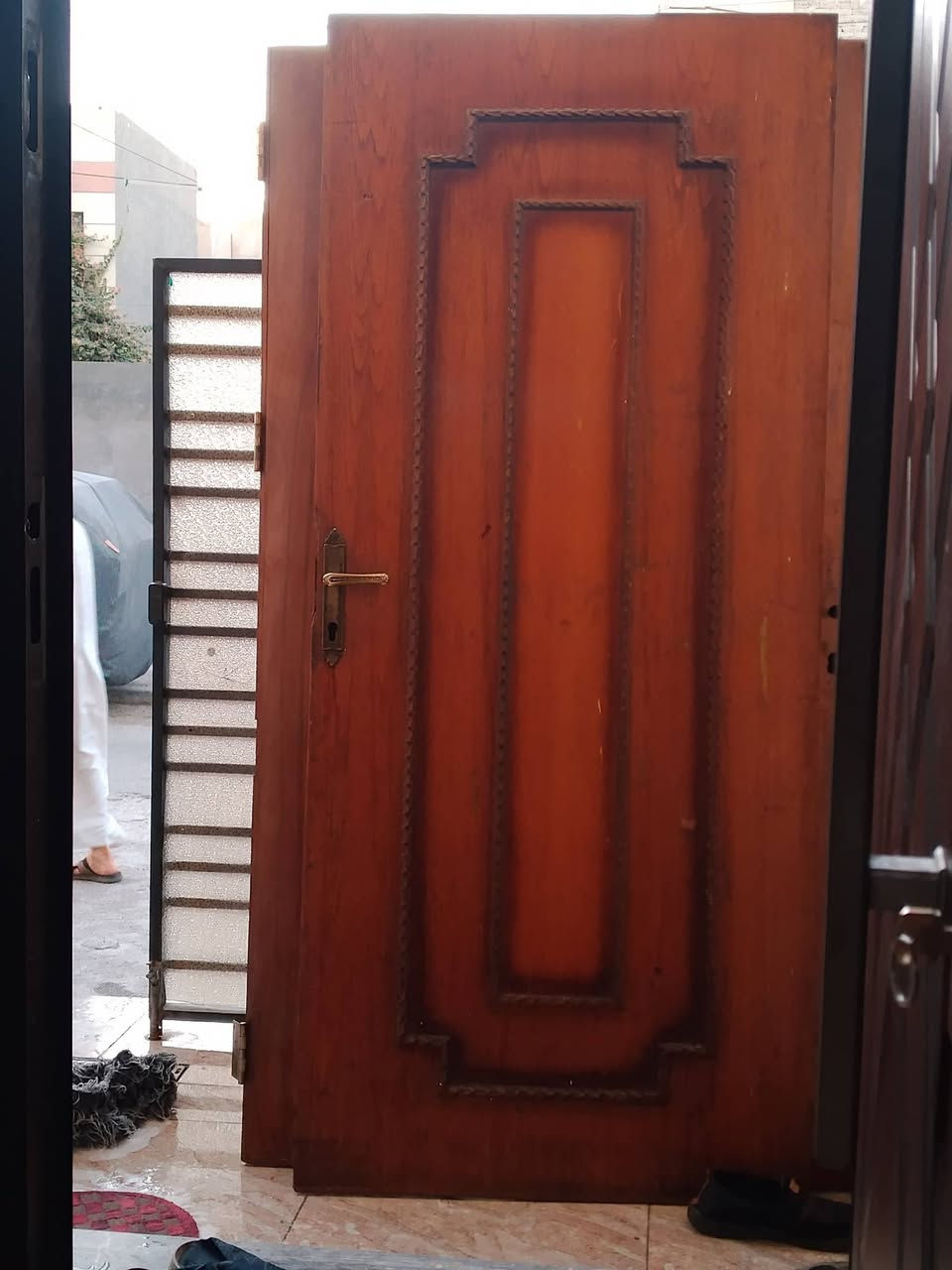 السلام عليكم عندي ست ابواب صاج الاصلي مال الثمانينات 92في 210 مضيفات سعر الباب 65مكاني بغداد ***********واتساب
