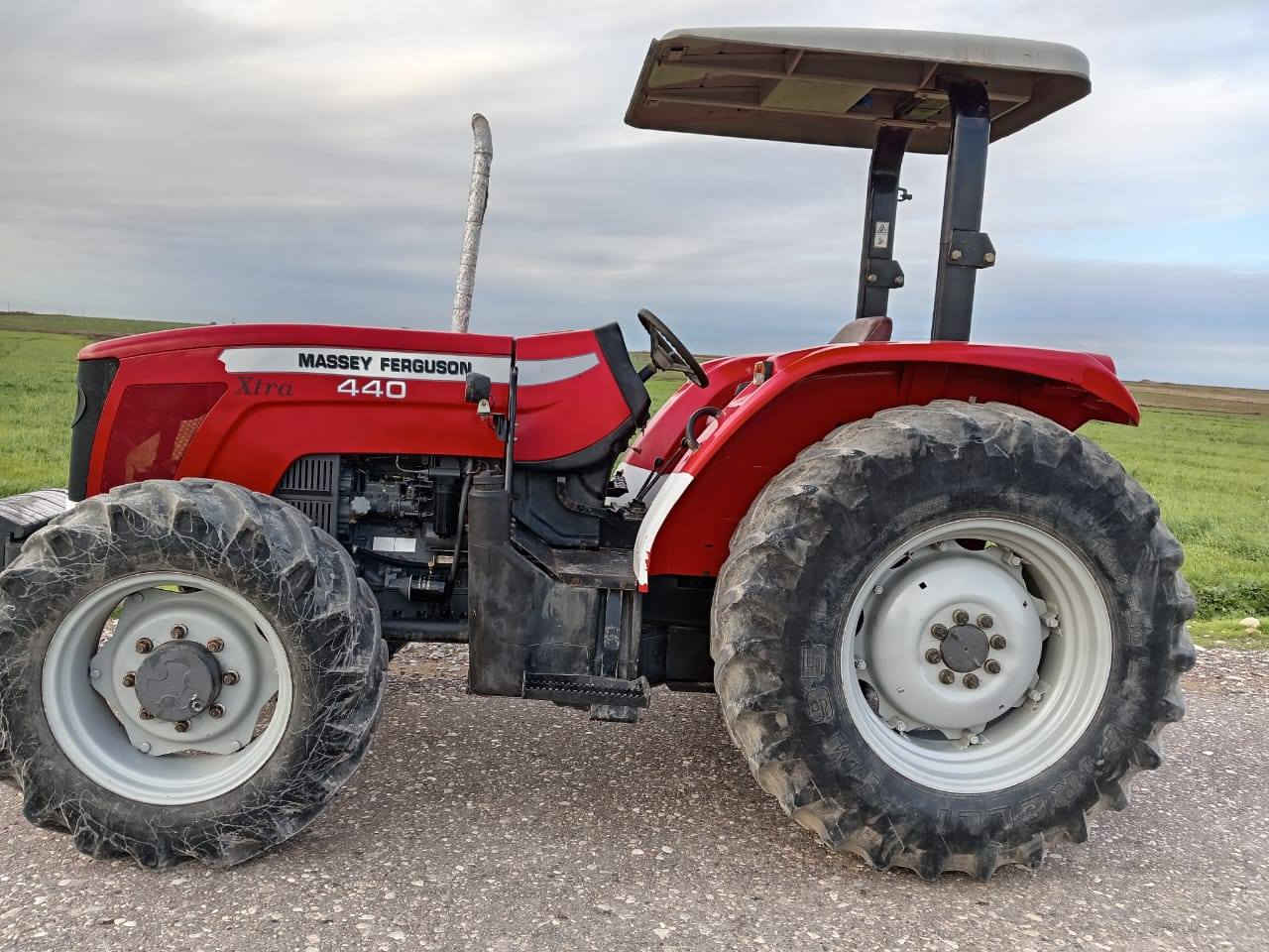 ترڪتر برازيلي  للبيع حجم 440 مشتغل 4000 ساعة موديل 2016 مڪانها اطراف قضاء الطوز  مڪلف بالنشر فقط لاستفسار الاتصال بالرقم  .. ***********
