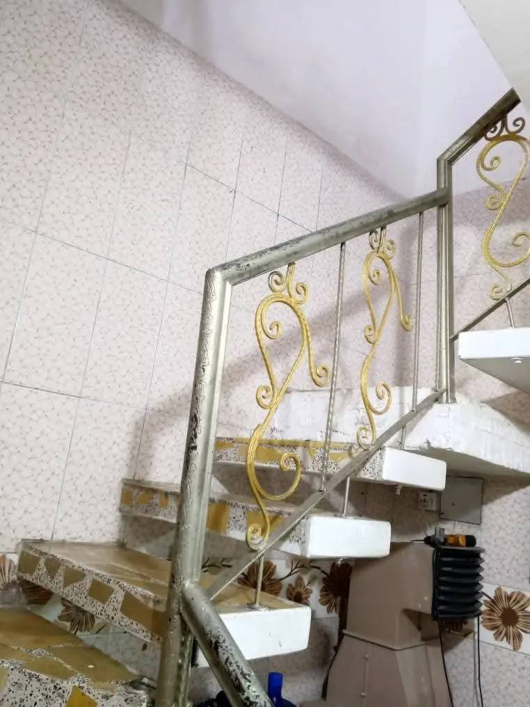 السلام عليكم بيت ٧٠متر خلف المعارض وقف الحجاج سبع ابكار للبيع البيت ٣طوابق شارع مقرنص بيت ركن واجهه ٧النزال١٠ كامل الخدمات زراعي سند ٢٥ بي إنذار كاتب عدل سعر ١١٥وبي مجال للإستفسار *********** الجميع@
