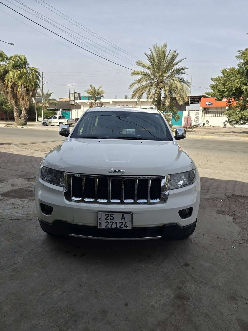 جيب ٢٠١١ فول مواصفات هيمي ٥.٧ 
كلين بدون صبغ فقط بوارد بسيطة وموجود وياها سونار 
السيارة جاهزة للاخير بدون برغي نقص 
عليها عدسات ليد اعلى شي يعني لايت نهار 
وكير جديد بدلتة لان القديم جان بي رجة خفيفة بالتورباين 
السيارة اصلها فور ويل بس ملغي وحاليا ٢ ويل فقط يعني دفع خلفي حتة تصير انشط واخف 
سيارة تاخذها ما تصرفلها غير دهن وبانزين 
للتواصل واتساب فقط ***********
او رسالة على الماسنجر
