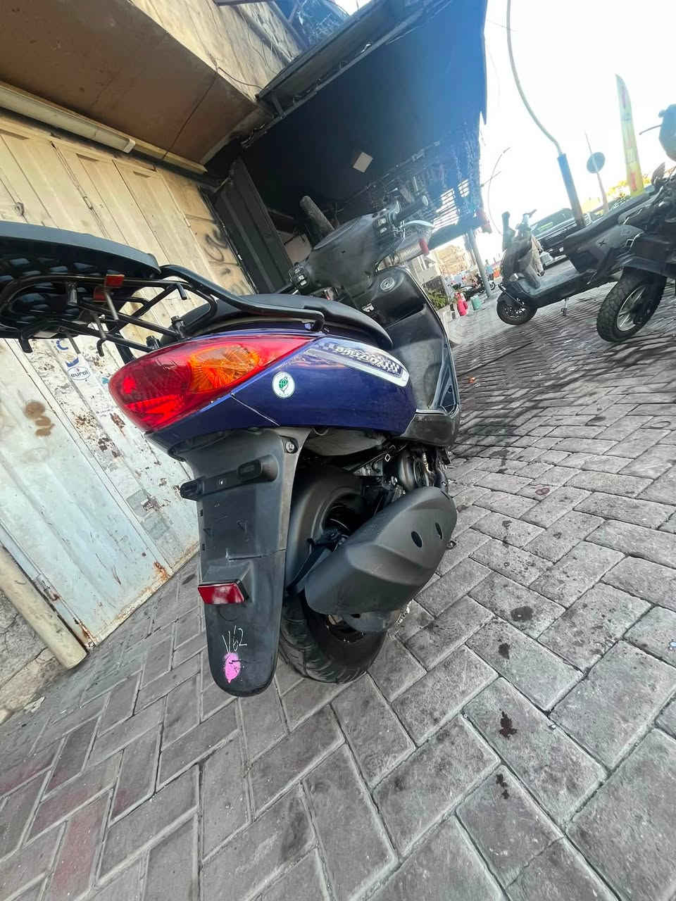 سلام عليكم 
بريز بغبغاء 
***********
 بغداد جامع نداء
