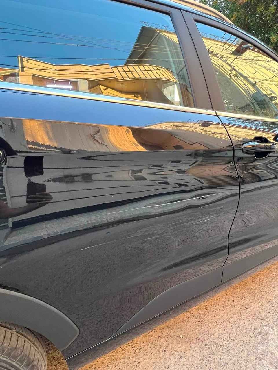 🚗 للبيع
JAC JS6 
ضمان من الشركة 6 سنوات كير ومحرك 
وسنتين دهن وفلاتر مجاناً 
✅ المواصفات :
✅ الموديل: 2024
✅ الوارد: خليجي  
🚗 ماشية 8 الف 
سيارة بأسمي رقم جديد 
🔧 المحرك: 1500تيربو 
⚙️ ناقل الحركة: أوتوماتيك
🛞 الويلات: 18 إنش
🔹 4 سلندر 5-1 Turbo
🔹 عزم قوي وتسارع ممتاز
🔹 صرفية وقود اقتصادية
✔️ شاشة وسطية كبيرة فل تتش
✔️ عدادات ديجيتال
‏✔️ Apple CarPlay & Android Auto
✔️ كاميرات 360 درجة
✔️ حساسات أمامية وخلفية
✔️ رادار أمامي + مثبت سرعة
✔️ نظام المحافظة على المسار
✔️ نظام النقطة العمياء
✔️ سقف بانوراما
✔️ مقاعد جلد فاخرة
✔️ تحكم كهربائي بالمقاعد
✔️ تبريد وتدفئة مقاعد أمامية
✔️ شاحن لاسلكي
✔️ تشغيل بصمة + دخول ذكي
✔️ مكيف أوتوماتيك مزدوج
✔️ إضاءة LED كاملة
‏✔️ ABS + ESP
✔️ وسائد هوائية متعددة
✔️ نظام مراقبة ضغط الإطارات
فول مواصفات للاخير 
بيهة فقط شخط بالباب الخلفي 
🕹️  المكان بغداد السيدية
***********
السعر 23 مليون وبيها مجال
