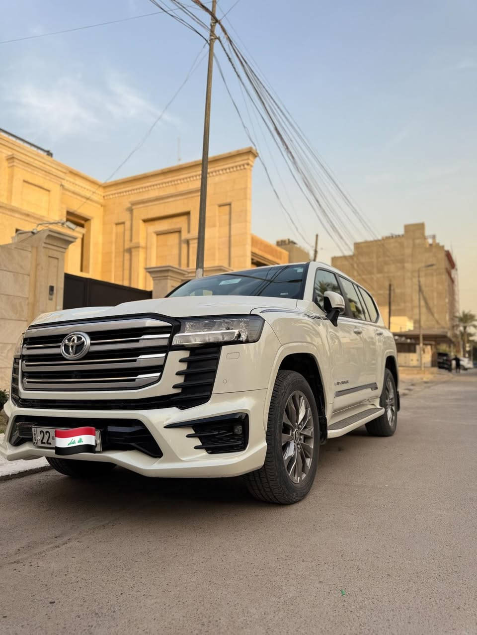 السلام عليكم 
لاندكروز GXR Limited ساز ٢٠٢٣ رقم اربيل ماشيه ٢٨ الف كيلو سياره بحالة الوكاله مكفوله كفاله عامه ومغلفه ppf درجه اولى
مكانه بغداد اليرموك 
للتواصل ***********
