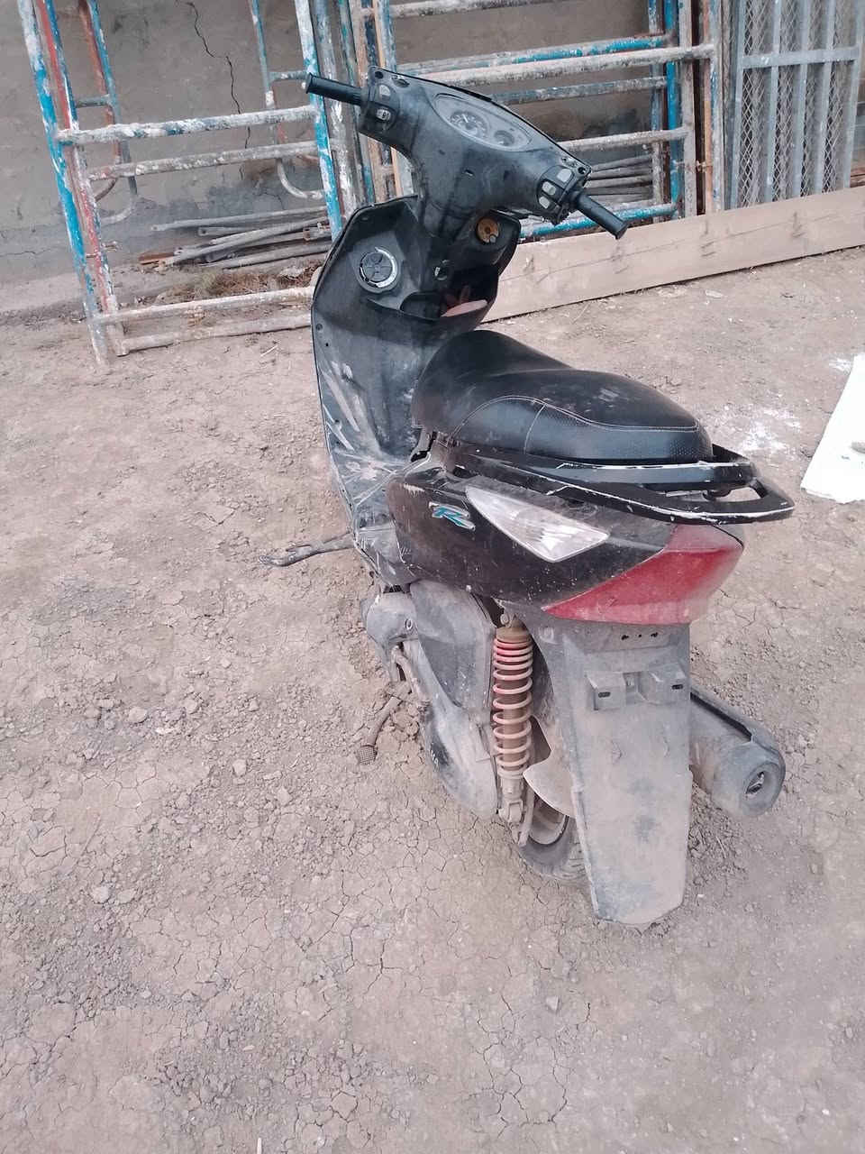 السلام عليكم دراجه ثعلب للبيع شغاله بس مجاي تصعد بانزين إله ادير بانزين بلكابريتر تشتغل بس سلف ابيع كوم حديد تجي تحمل وتروح رايدهه ب٢٠٠ قفل مكان الغزاليه ***********
