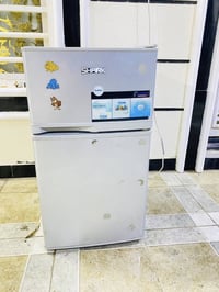 ثلاجه • صغيره • ضمان سنه