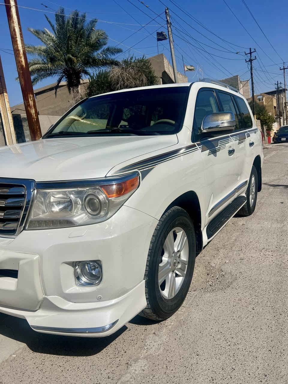 لاندكروز موديل 2014
ماشيه 198 
رقم بغداد ب اسمي السياره 
سنويه منافذه جديده 
كير ومحرك مكفول 
صبغ بيها قطعه وحده وتبديل قطعتين 
السعر  32,000 $ 
***********
