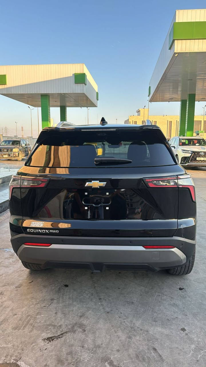 للبيع شيفروليت ايكونيكس LT موديل 2025
الموقع : كوت: 
موبايل:***********

وارد أمريكي حافه البنيد الصبغ فقط 
الكيلومترات : 2872 ميل
نوع الهيكل: اس يو في
عدد المقاعد:5
نوع الوقود: بنزين
نوع ناقل الحركة: اوتوماتيك
سعة المحرك :1500 cc تيربو
اللون الخارجي: اسود 
اللون الداخلي: أسود
مواصفات أمريكية
الجمرك: مجمركة
طريقة الدفع: 
السعر 215

(المواصفات الداخلية):
زجاج كهربائي
تدفئة المقود 
سنترلوك
مكيف
كراسي مدفأة
نظام إنذار
AUX / USB مدخل 
شحن وايرليس سريع 
مشغل اسطوانات CD
مقاعد  جلد 
تحكم مقاعد كهرباء
مقاعد رياضية
تحكم مقود

(المواصفات الخارجية):
دخول بدون مفتاح
مرايا كهربائية
إطار احتياطي
مصابيح زينون
أنوار نهارية
مصابيح ليد
جنوط
نسخة رياضية
هوك امامي 
حساسات خلفية

(المواصفات التقنية):
بروجكتر
مثبت سرعة
بلوتوث
شاشة لمس
مساعد الاصطفاف
تشغيل عن بعد
شاشة وسائط
نظام تعليق رياضي
تنبيه الاصطدام الامامي
فرامل ABS
نظام ملاحة / خرائط
تنبيه النقاط العمياء
قفل الباب تلقائي
أبل كار بلاي
تنبيه مغادرة المسار
كاميرا 360°
أندرويد أوتو
حساس ضغط الاطارات
 6 كاميرا
أوامر صوتية
دفلوك
مانع انزلاق
