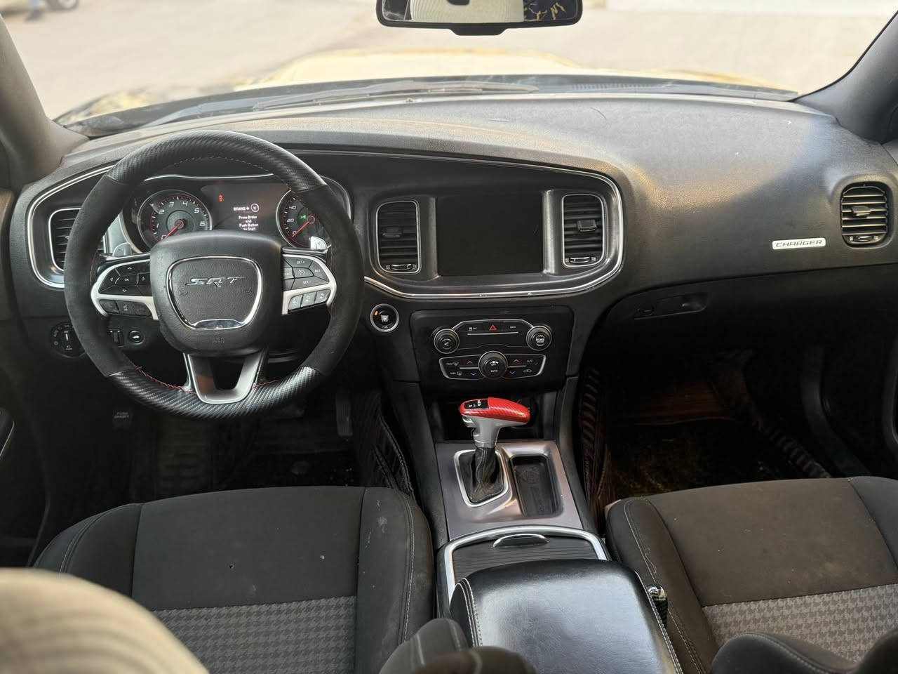 للبيع مكلف بل نشر
جارجر RTموديل 2021 حجم محرك 5700 بشرط هوة والكير كير طيارة بيها صبغ 4قطع جاملغات كدام وبوند ونص باب بيها تكت شاصي مبدلة بس تصليح درجة اولي شاشة كبيرة مصابيح امية ليد بصمة تشغيل عن بعد ويل حجم 20 سيتم صوت وبعد بيها مواصفات السعر 157 وبيها مجال مكان السيارة موصل 
***********
***********
