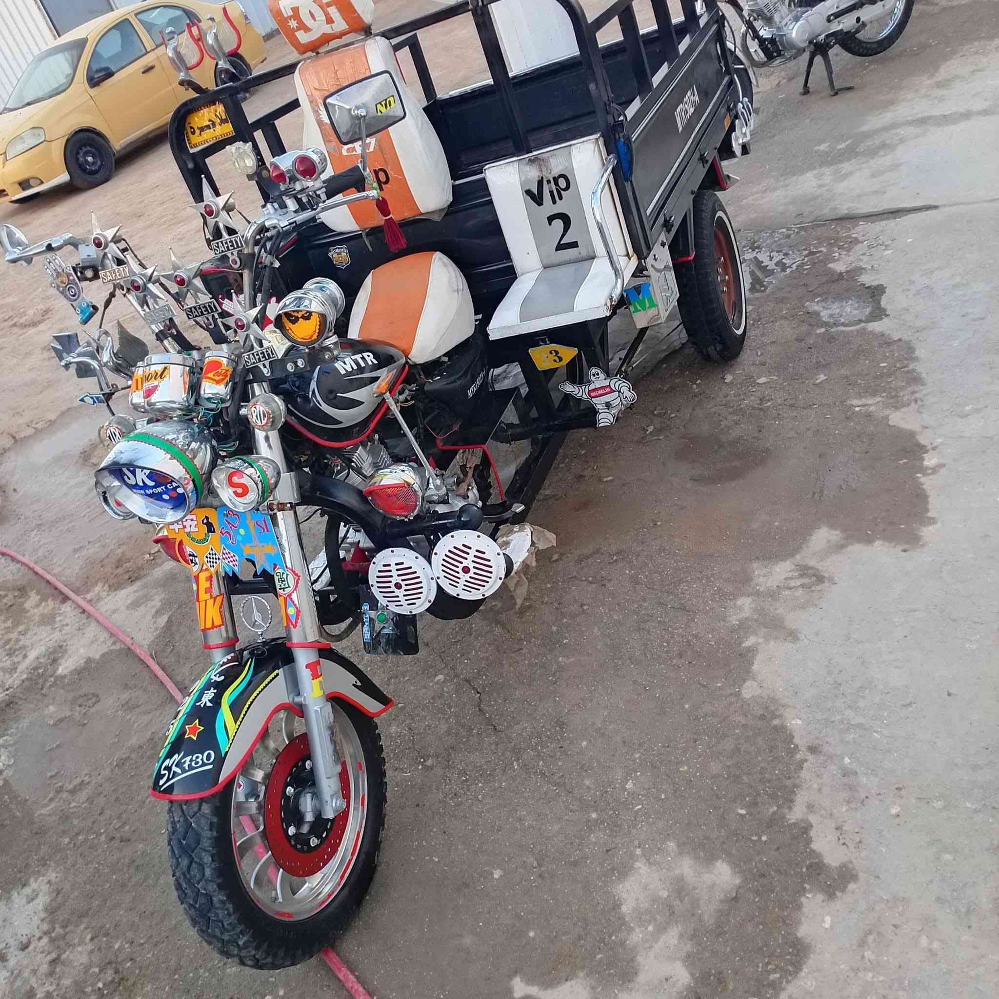 سلام عليكم ستوته البيع مكفواله كفاله عامه شاصي وكسن مديل20 محرك 25ستوته رقم مكان السماوة الوركاء مكلف بنشر  سعر اتصال ***********
