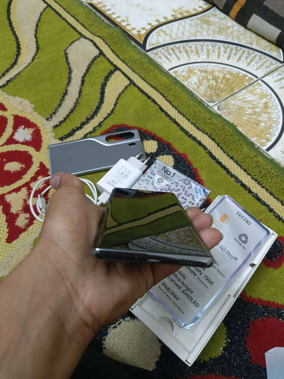 سلام عليكم تكنو كامون 40 5G
الجهاز على حالت الشركة 
وانضف من الصور 
 ذاكرتة 256 
ولعشوائية 8+8
الكامرة الامامية 50M
الكامرة الخلفية 50m OIS+8
البطارية 5200 mAh
الشاشة 1080×2436
اصدار الجهاز v1.3
معدل تحديث الشاشة 144 هرتز 
يشغل 90 فريم بوبجي 
وباقي العاب 120 فريم يدعم الجير سكوب 

للاستفسار ***********
