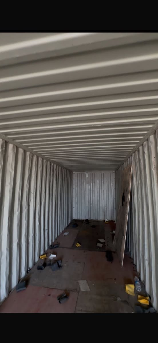 على بركة الله للبيع حاويات عدد (3) طول 12 متر وارتفاع 290 سم (العالية) المكان النجف الأشرف ***********
