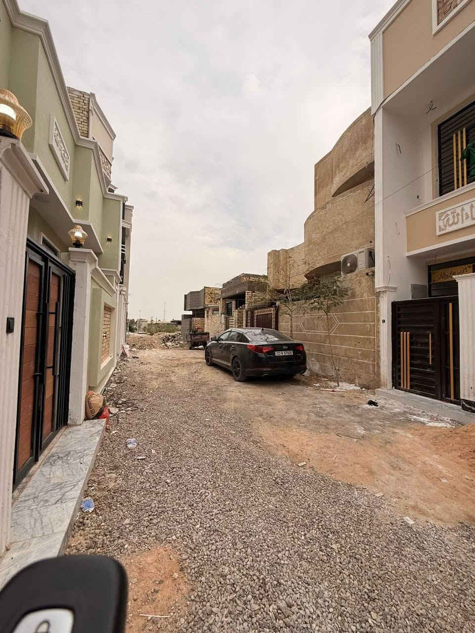 دار للبيع  مع الاثاث  بموقع جدا قريب من الامام الحسين ع  يرهم لأهل المحافظات والزيارات والحسينيات
العنوان -كربلاء شارع بني تميم - خلف مدينة الزائرين مباشرةً مقابل جامعة كربلاء بصفه مدارس ابتدائية ومتوسطة واعدادية ومستوصف ومركز شرطة والبطاقة الوطنية والجامعة و اسواق خطوط كلشي تريده بصف البيت مباشر
يبعد عن الشارع العام 450 متر 
المساحة 100متر طابقين
يتكون من 4غرف نوم غرفة جوه وثلاث غرف فوك وصاله واستقبال وصحيات ومطبخ وطارمه وسطحين
يبعد عن الامام فقط10دقايق
سند25 اقرار مباشر من صاحب الارض
السعر110بي مجال بسيط بدون الاثاث
للتواصل والاستفسار:

واتساب: ***********
@إشارة 
ملاحظة: المراسلة عبر الواتساب فقط، نعتذر عن استقبال الاتصالات المباشرة.

