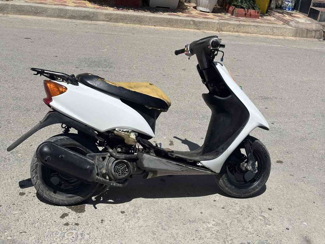 ياماها عصفوريه صنع ياباني دراجه كامله سلف وهندر بيه نقوصات بسيطه يعني حك 15 الف او اقل سعره 200 الف وبيهة مجال للطيبين مكان الدراجه مقداديه شهربان 
راسلني خاص وبيك خير وتدلل


**إذا كنت صاحب هذا الإعلان وتريد حذفه لأي سبب، رجاءا أرسل رسالة إلى الدعم الفني**