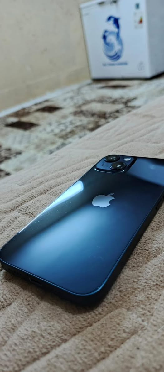 السلام عليكم ايفون 13 عادي  وتر بروف ضد المي ع ايدي من الشركه اخذته قبل 3 سنوات وعله ايد  وحده ممشتم التصليح وكفاله عامه من الزلغ والشخط للمراوس فقططط  لحد يكلي بيش مراوس ب ايفون وانطي فرق وعادي اراوس ب اقل واخذ فرق :- 
ذاكره 128 ✅
ماستر شرق اوسط ✅
بطاريه 80 انسه شي اسمه شحن والله ✅
لون نيلي مميز ✅
وتر بروف ✅
كفاله عامه حت من الشخط ✅
العنوان بغداد الكرخ متواجد واتساب 
***********
